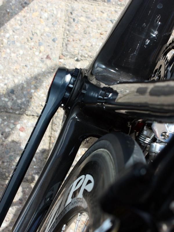 The wider, offset nature of BBright lets Cervelo engineers widen the non-driveside chain stay on the new R5.
