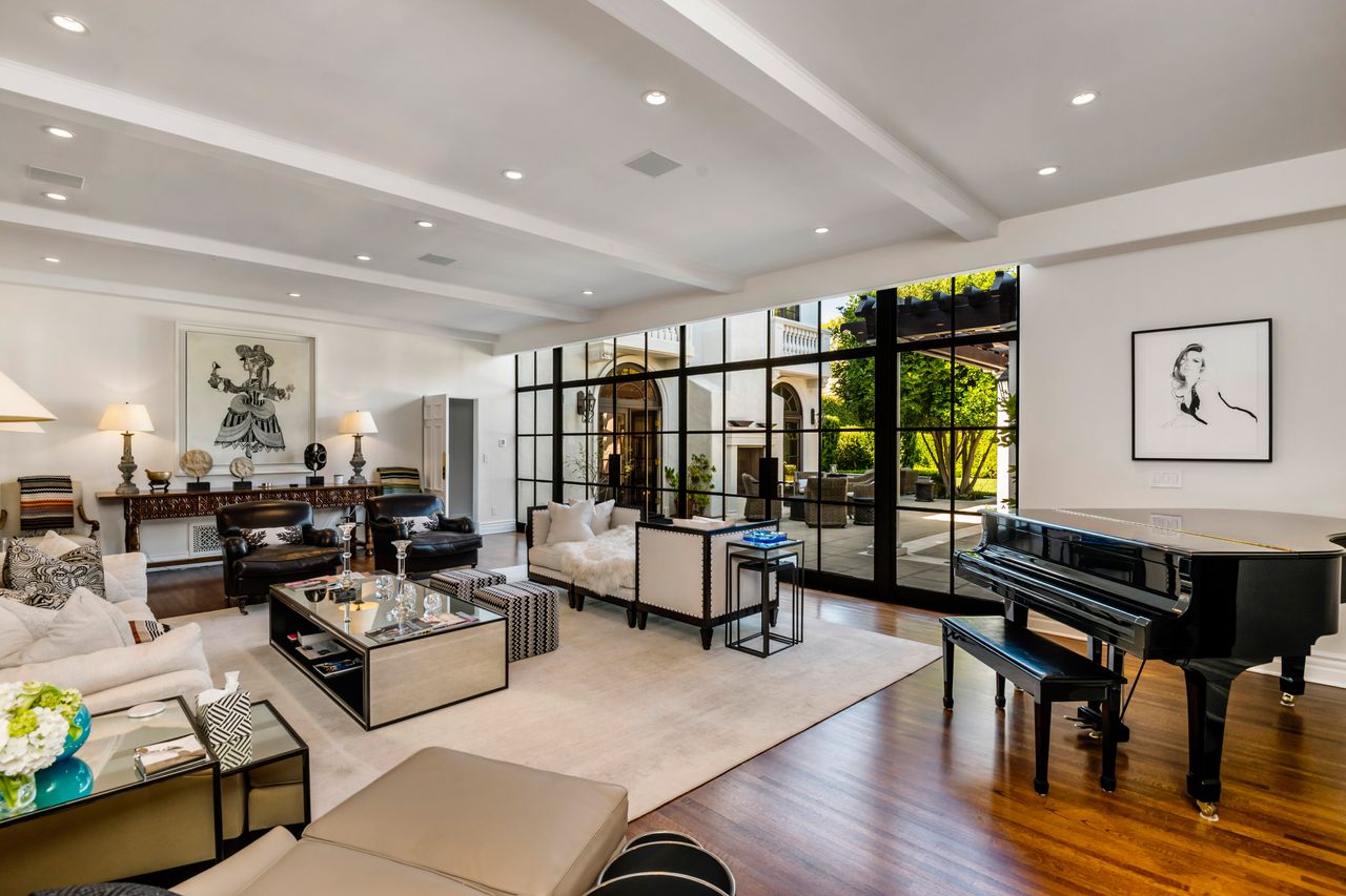 Images of 722 North Maple Drive, Los Angeles