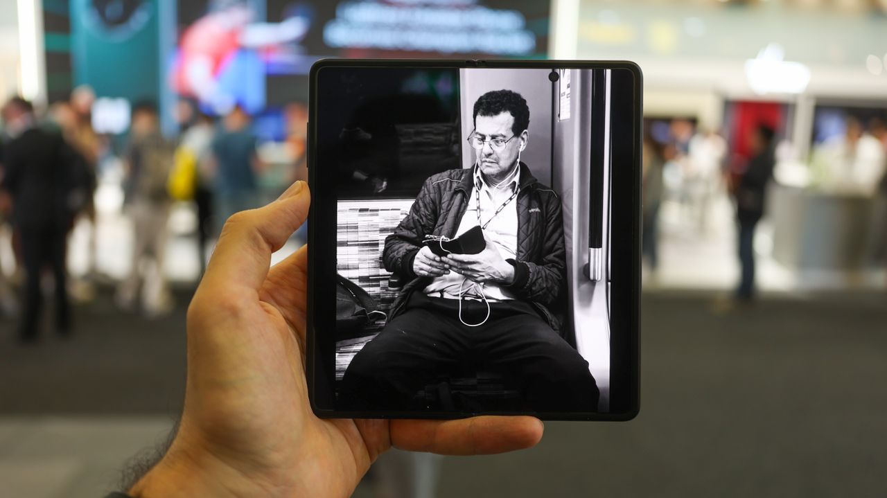 A photo of the Honor Magic V3