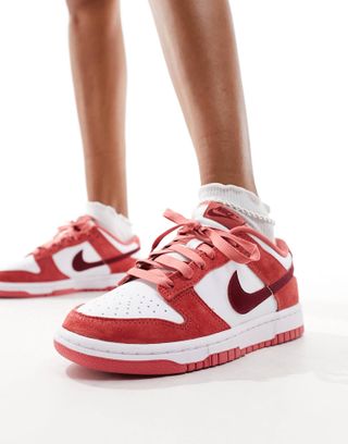 Nike Dunk Se Low Trainers in Off White and Pink Red Mix