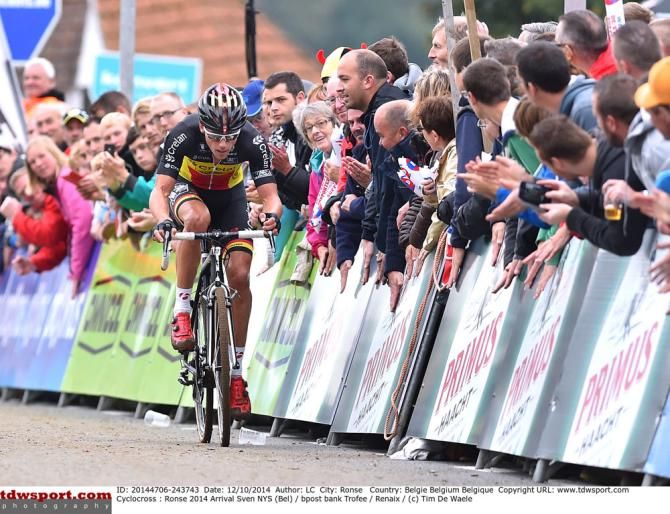 Sven Nys (Crelan-AA Drink) rides to the win
