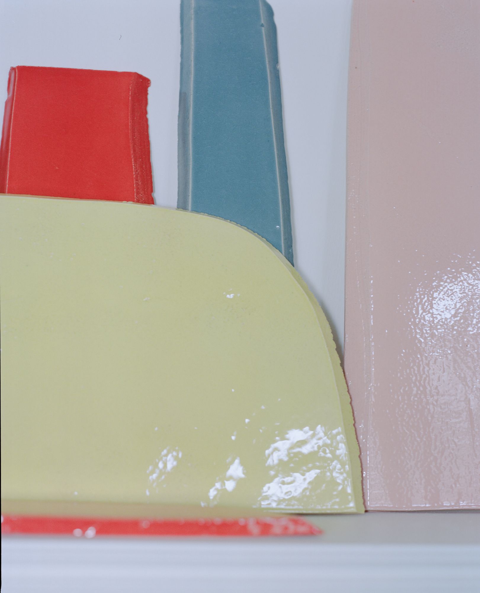 Ceramic bas-reliefs in Ronan Bouroullec studio