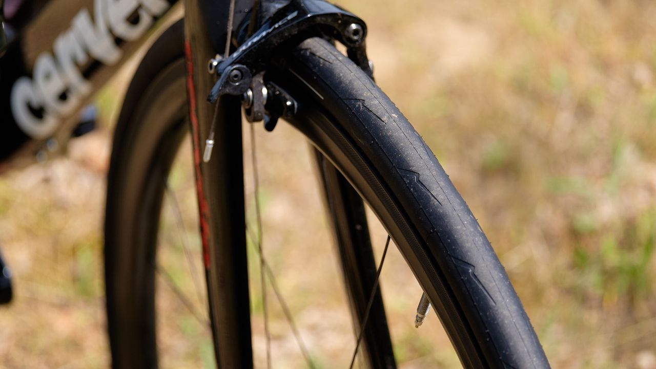 The tread pattern of the P-Zero Velo tyre mimics that of the company's Diablo Supercorsa motorcycle tyre
