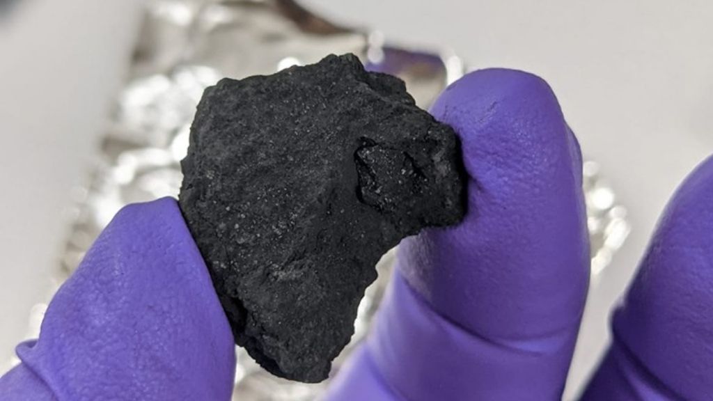 Rare meteorite, a ‘remnant of the early solar system’, falls on a driveway in England