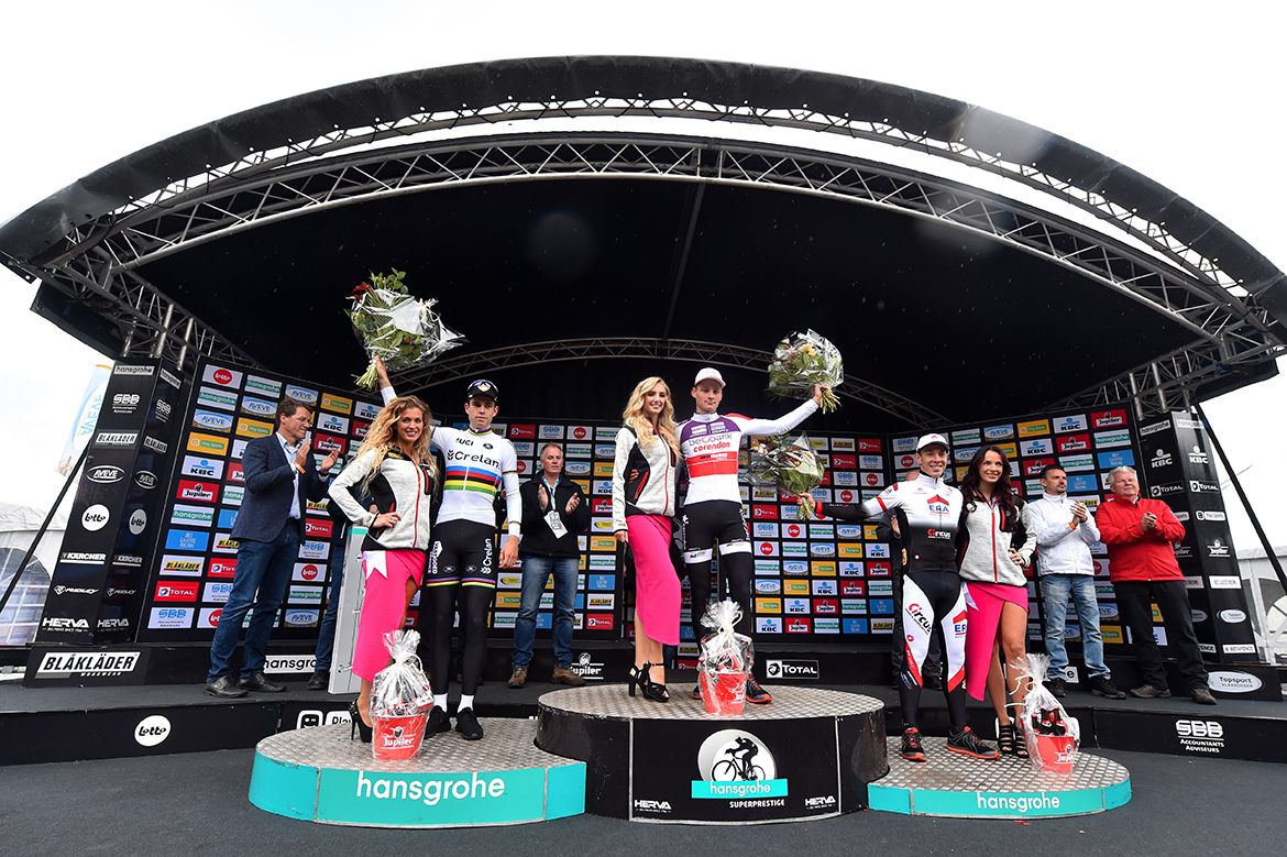 The podium in Giten