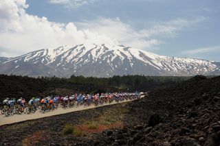Stage 4 - Giro d'Italia: Kämna wins stage 4 atop Mount Etna