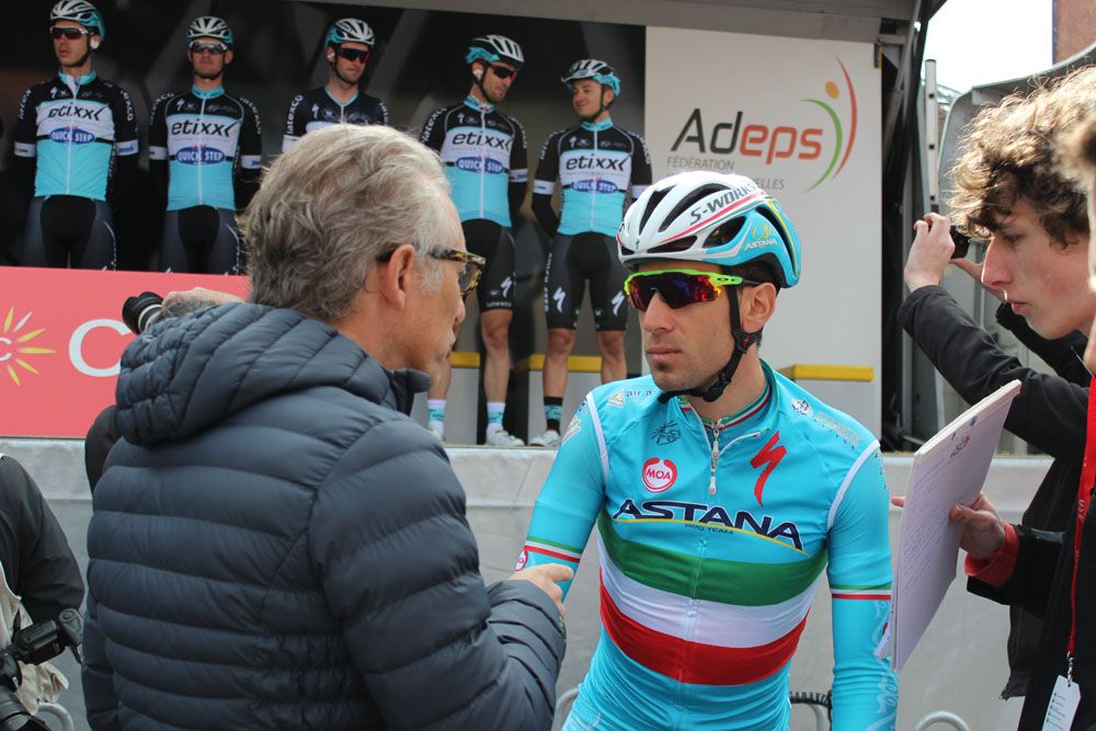 Vincenzo Nibali talks to the Italian press