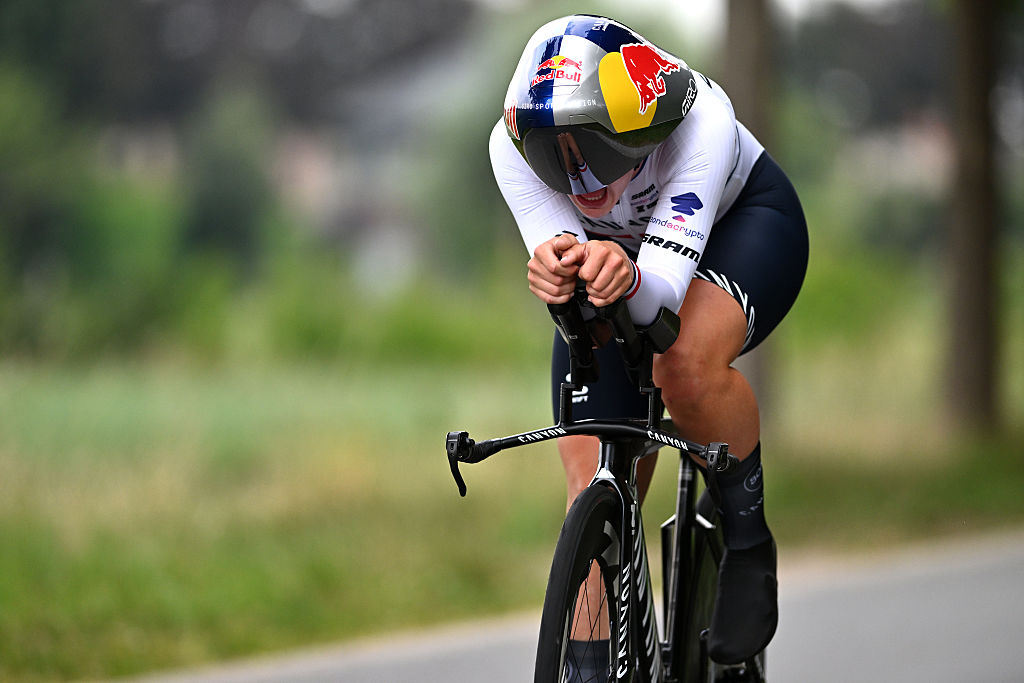 Zoe Bäckstedt wins stage 4 time trial at Baloise Ladies Tour