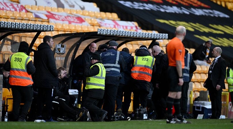 WATCH: Port Vale fan runs onto pitch and chases referee off after Portsmouth win late penalty-ZoomTech News