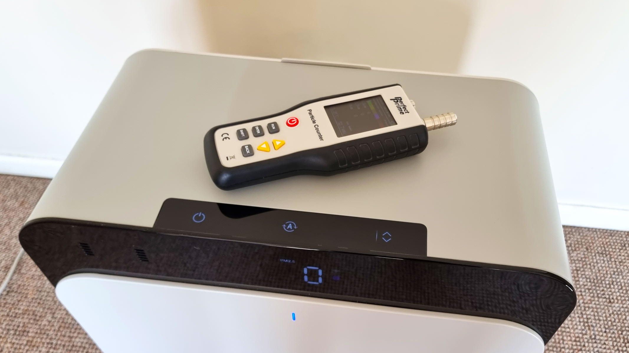 Blueair Classic Pro CP7i and an air particle monitor