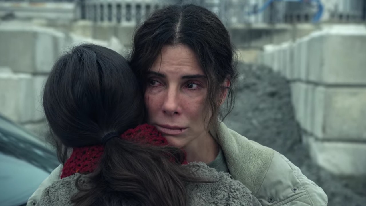 Sandra Bullock e Aisling Franciosi em O Imperdoável na Netflix