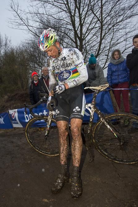 World champion Sven Nys damaged his right arm in a crash