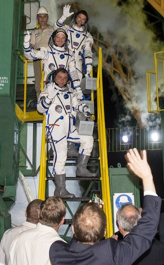 Expedition 40 Flight Engineers Wave Goodbye