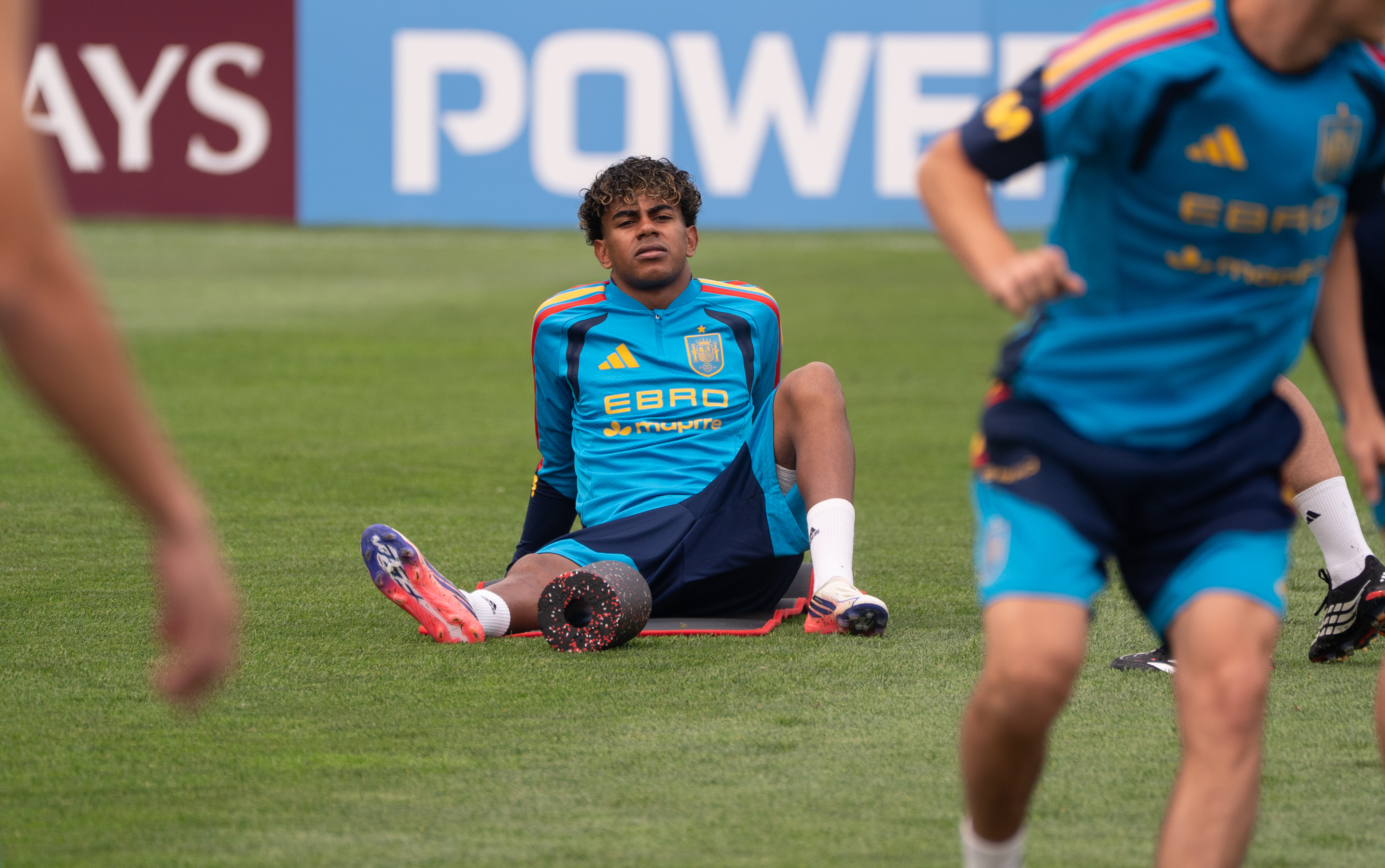 EAST HANOVER, NEW JERSEY, UNITED STATES - JULY 16: Players of Spanish national team take part in training session for the 2026 FIFA World Cup final against Argentina at the Gotham Training Facility in New Jersey on July 16, 2026. Lamine Yamal and Pedro Porro took part in light individual stretching during the open portion of training instead of the team's passing drills. Spain trained under hazy skies as smoke from ongoing Canadian wildfires reduced air quality and visibility across the New York metropolitan area ahead of Sunday's final at New York New Jersey Stadium. (Photo by Lokman Vural Elibol/Anadolu via Getty Images)