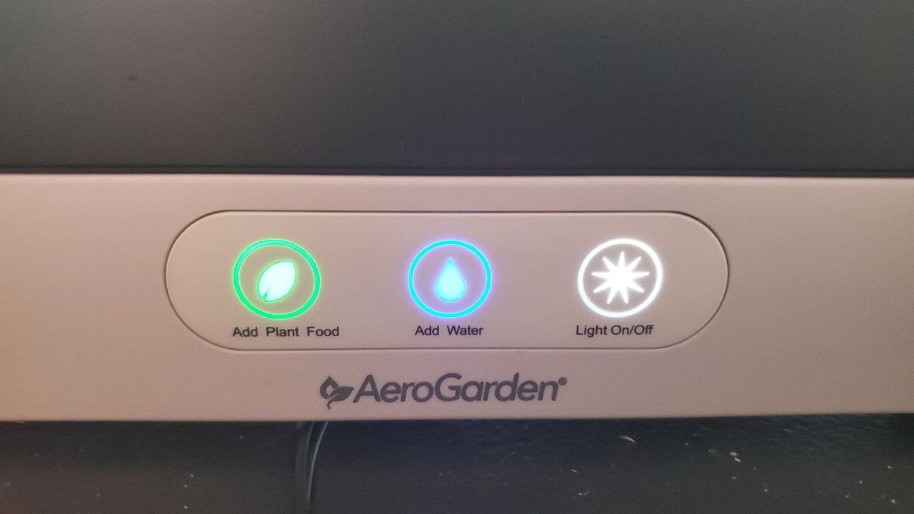 AeroGarden Harvest container closeup