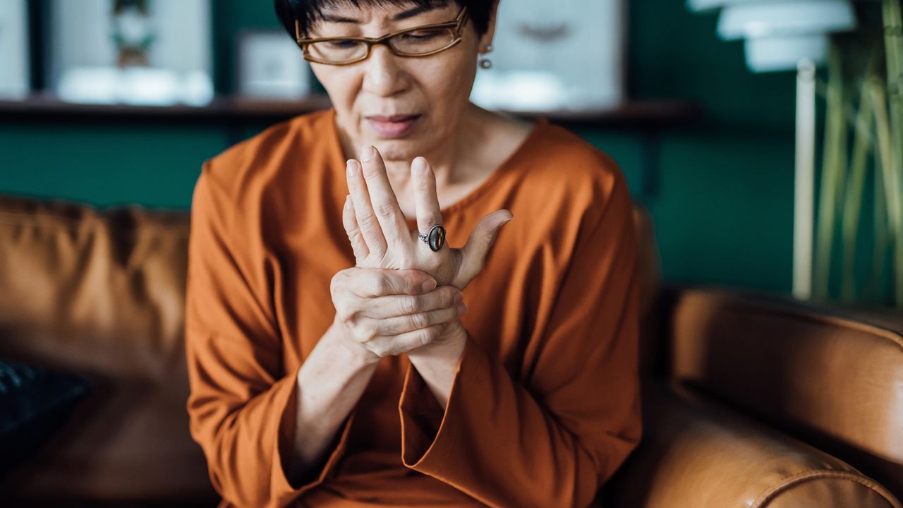 woman with arthritis pain in her hands