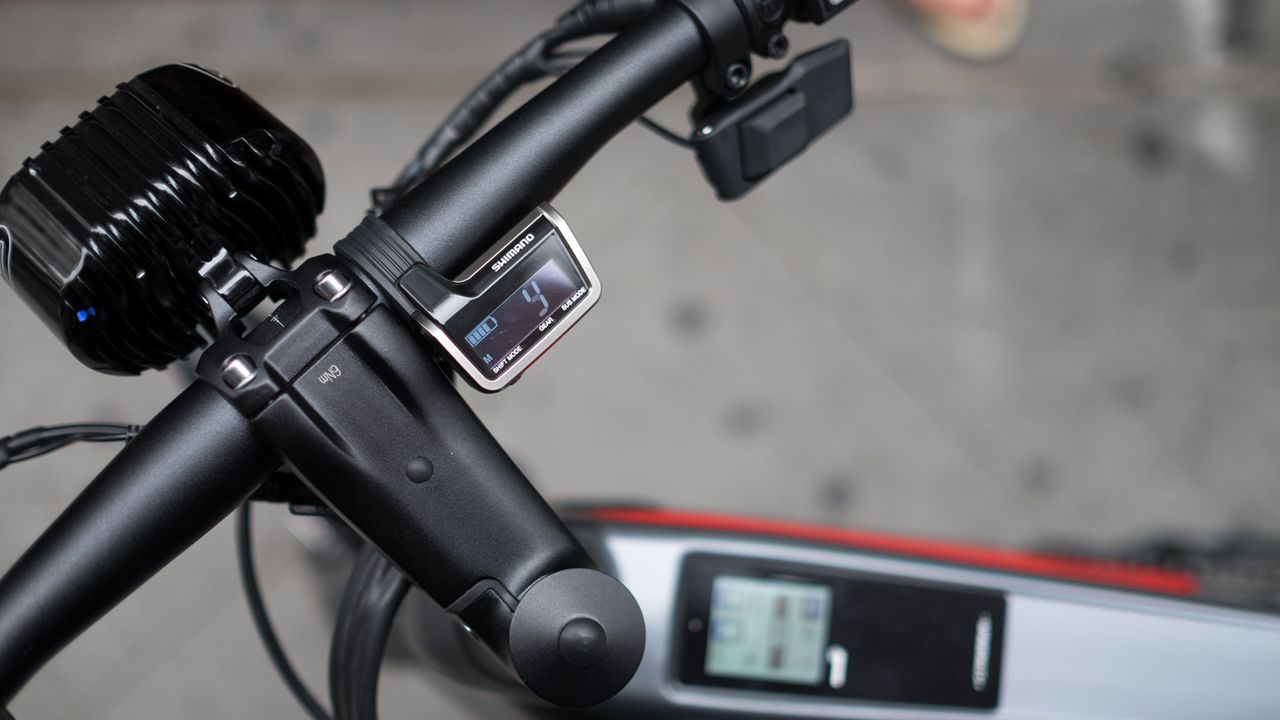 Two onboard display screens feed you different information