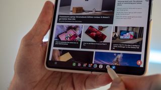 Using an S Pen on a Samsung Galaxy Z Fold 4 to multitask with the built-in taskbar