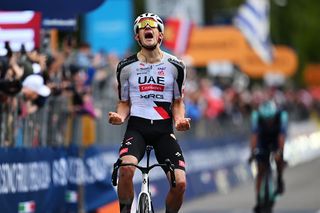 As it happened : A day of heavy rain, attacks, chases and crashes spark a surprise winner and new maglia rosa in Potenza