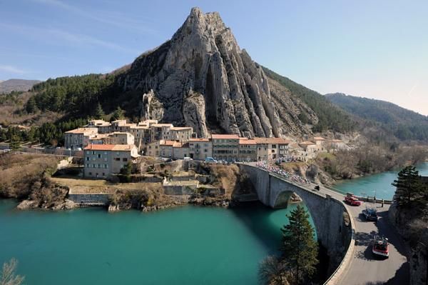 There was plenty of stunning scenery on display as the peloton made its way from Sisteron to Nice.