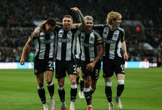 NEWCASTLE UPON TYNE, ENGLAND - FEBRUARY 05: Jacob Murphy of Newcastle United (23) celebrates with teammates after scoring Newcastle's opening goal during the Carabao Cup Semi Final Second Leg match between Newcastle United and Arsenal at St James' Park on February 05, 2025 in Newcastle upon Tyne, England. (Photo by Michelle Mercer/Newcastle United via Getty Images)