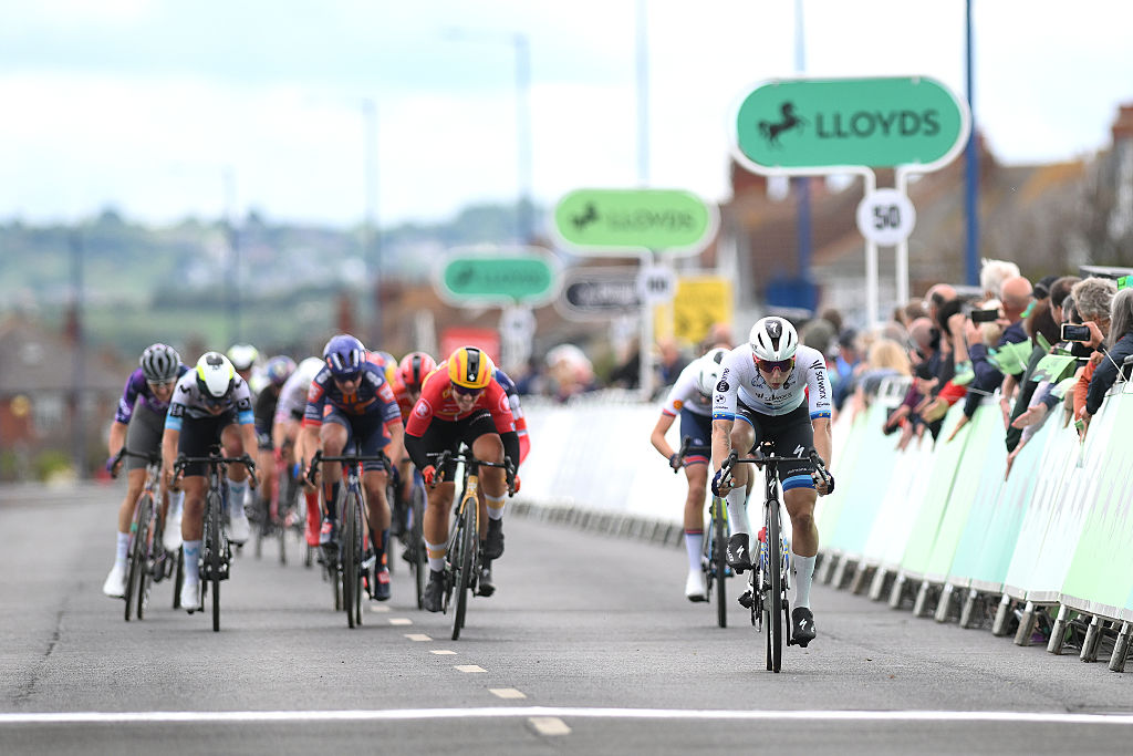 2025 Tour of Britain Women stage 1: Lorena Wiebes takes the sprint for third