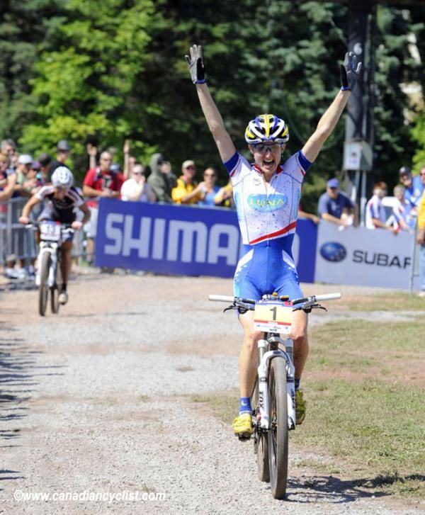 Catharine Pendrel (Luna Pro Team) winning over Marie-Helene Premont (Team Maxxis-Rocky Mountain)