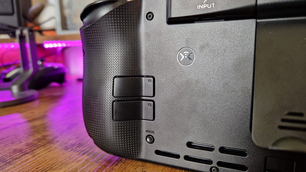 CRKD Nitro Deck+'s back buttons and grip textures