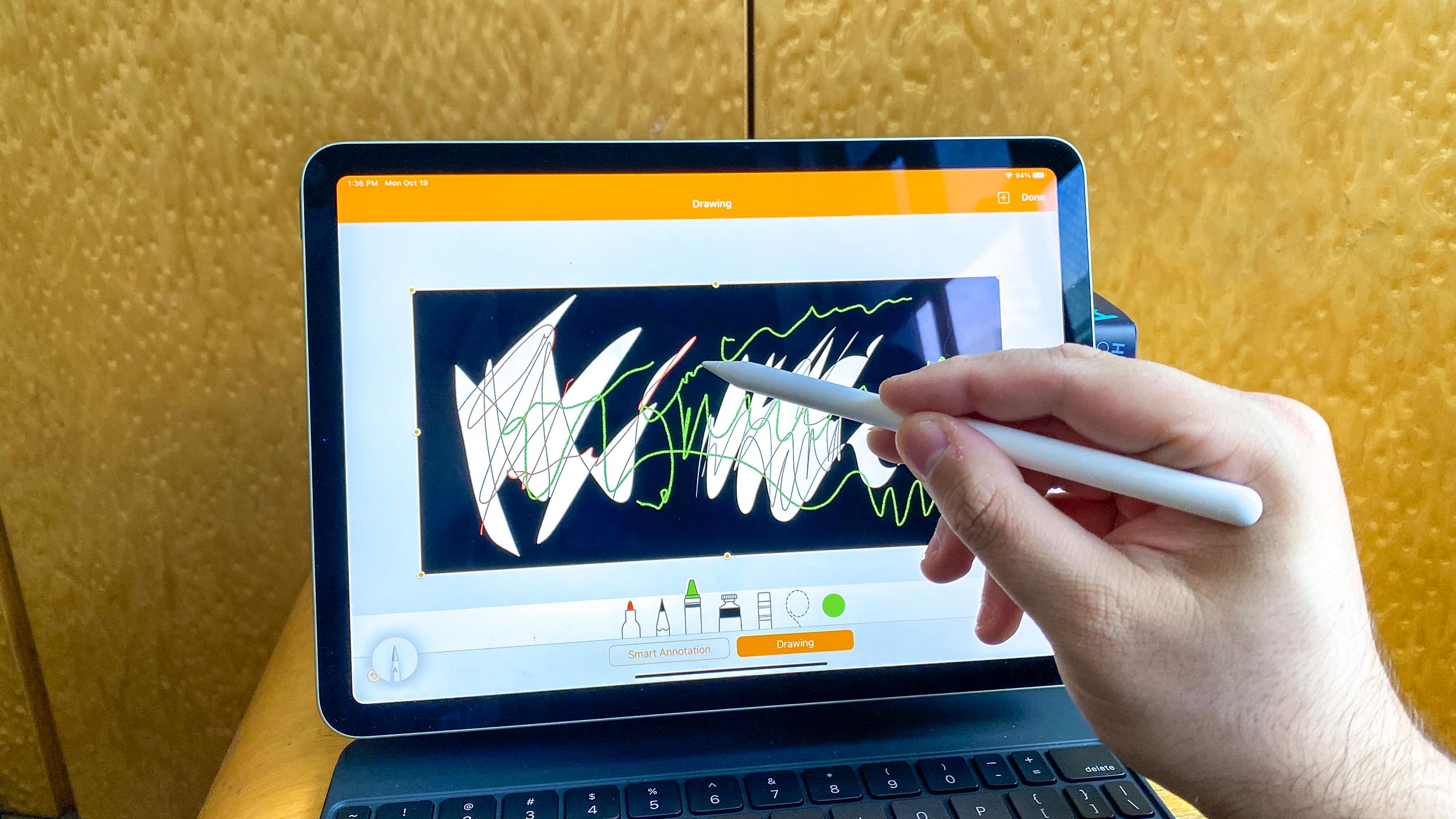 iPad 9 (2021) vs iPad Air 4 (2020) - apple pencil in action