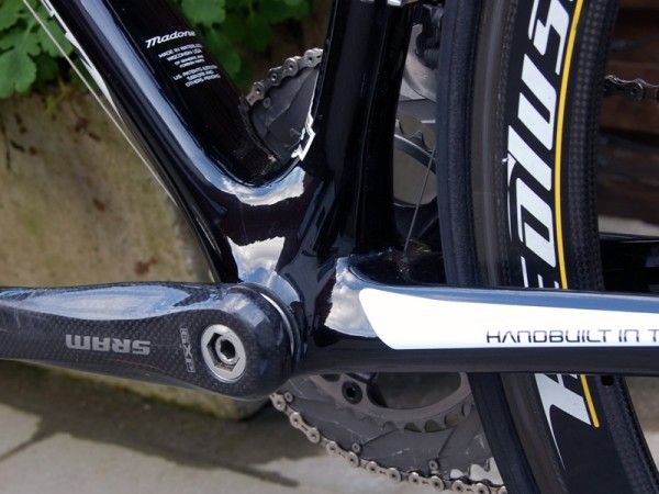 The asymmetrical chain stays (wider on the non-driveside, taller on the driveside) are pushed out to the edges of the 90mm-wide bottom bracket shell.