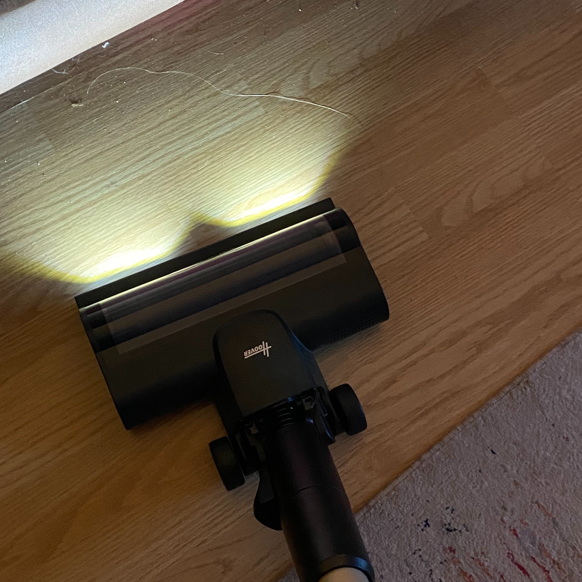 The LED lights on the Hoover HF6 Turbo Sense Pet vacuum cleaner brush head highlight dust and debris on your floor that you can&#039;t otherwise see