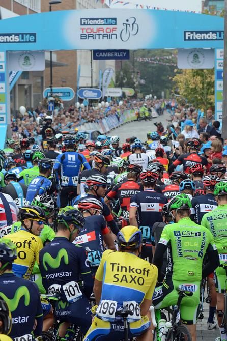 The peloton gets ready for the start of stage 7