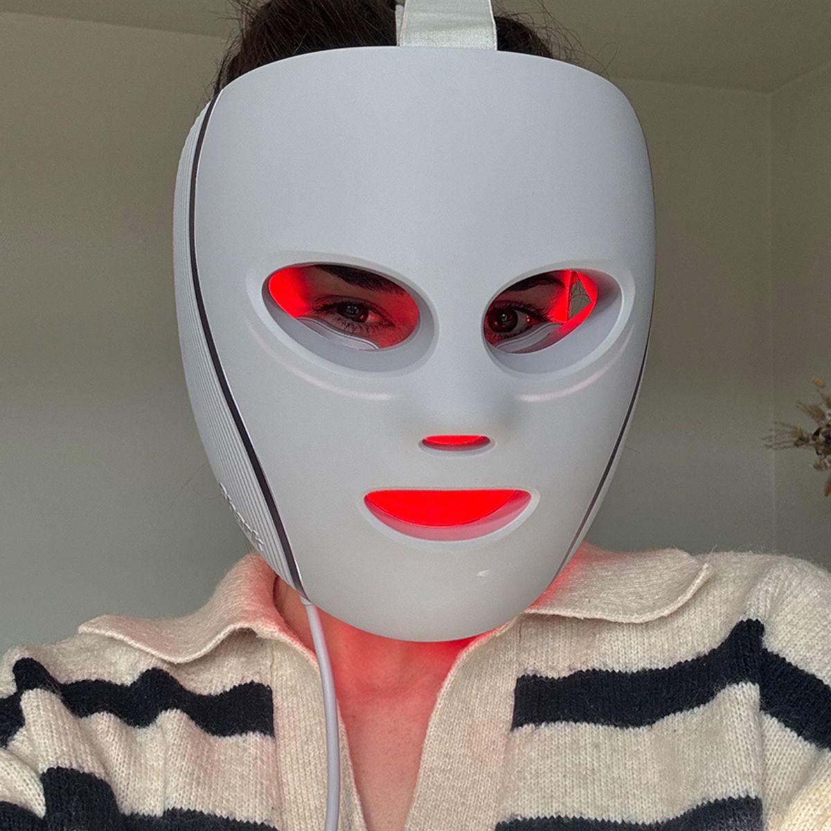 Beauty editor Eleanor wearing the Shark CryoGlow LED Mask