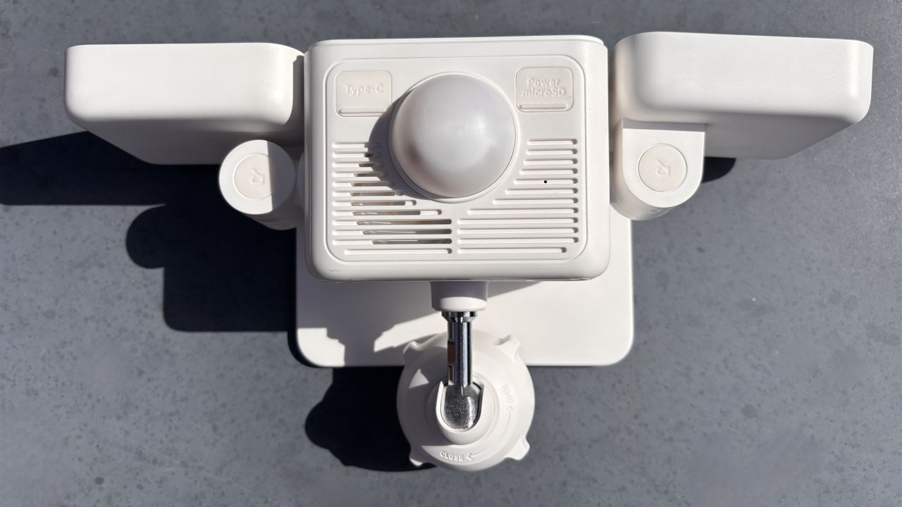 Back of Reolink Solar Floodlight Cam