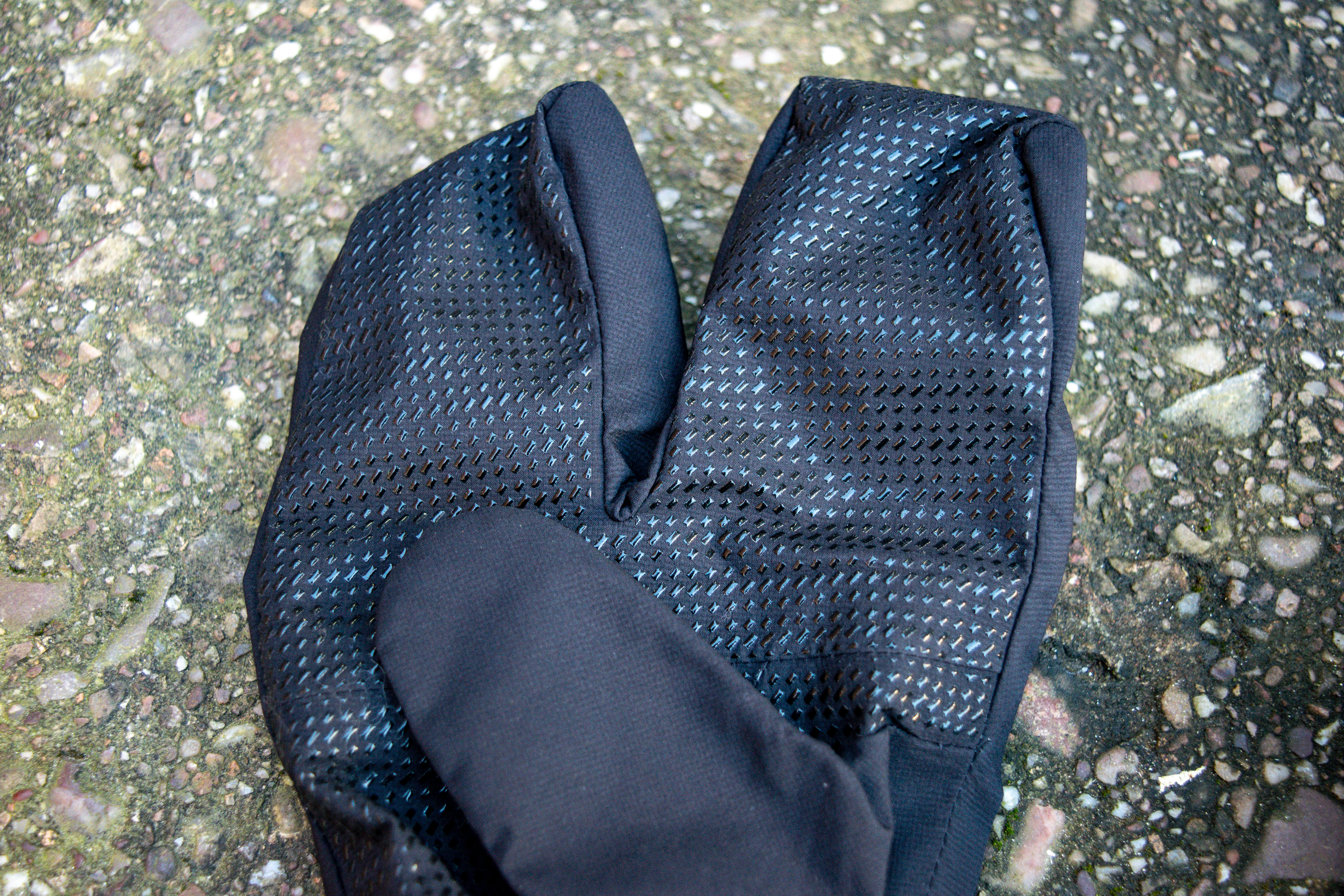 A wateproof lobster glove
