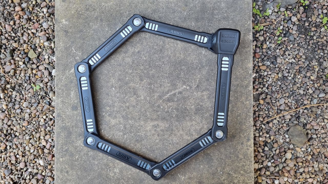 Abus Bordo 6200K lock unfolded in a circular formation
