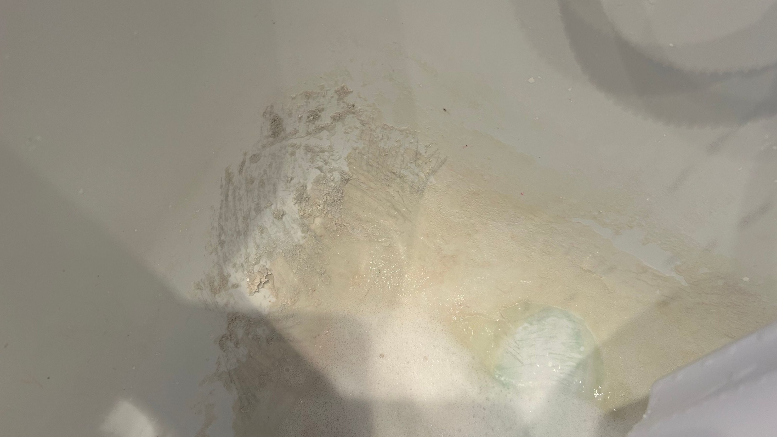 Limescale scrubbing on tub - during removal