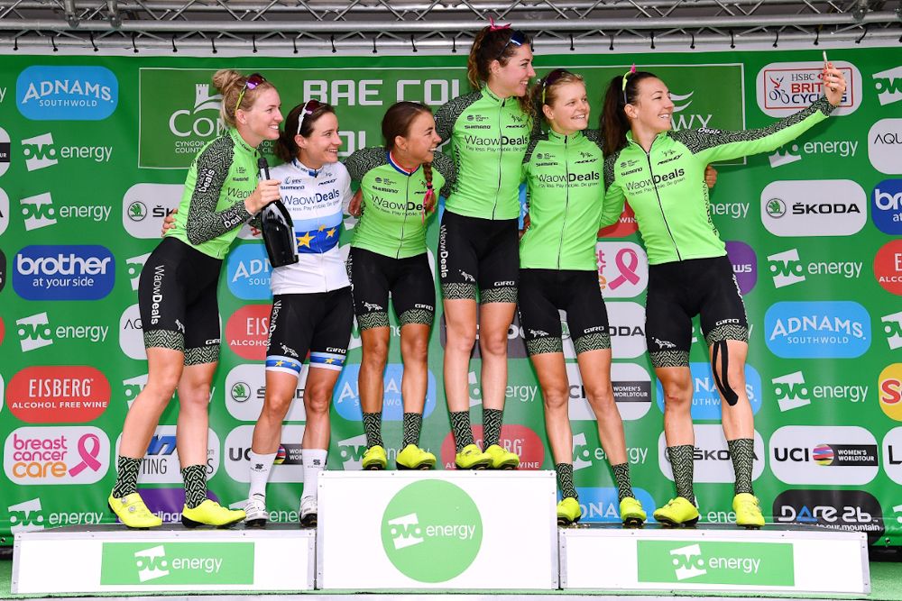 Waowdeals Pro Cycling Team on the sign in stage