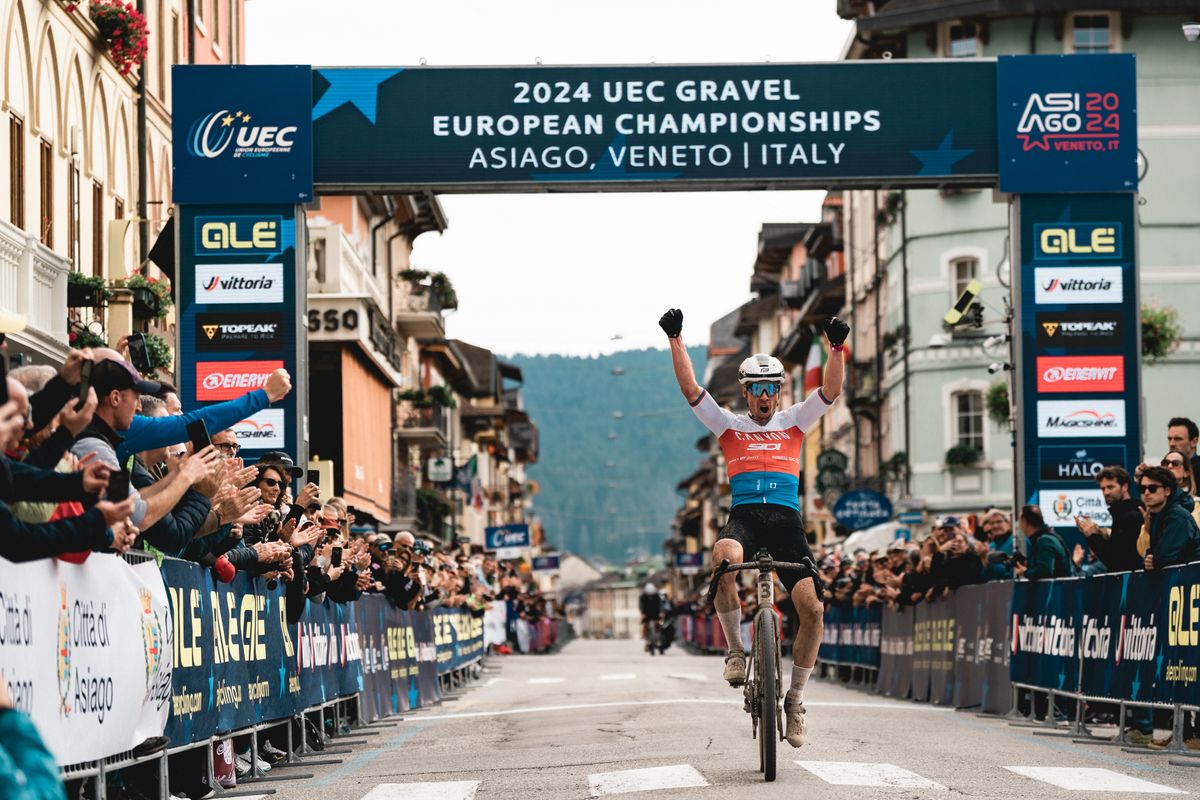 Martin Stošek solos to victory in the elite men&#039;s race at European Gravel Championships