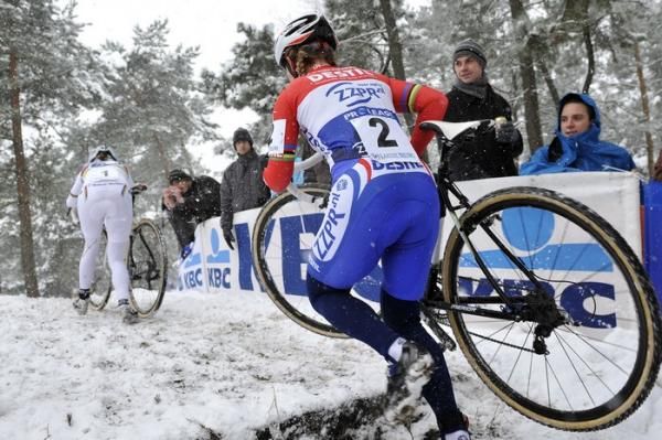 World champion Marianne Vos leads Dutch champion Daphny Van Den Brand.