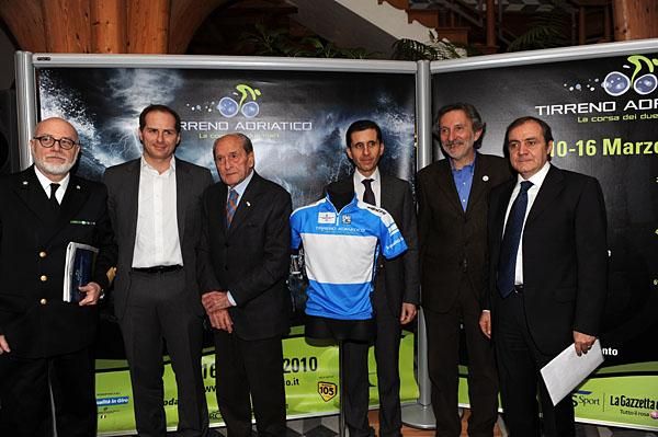The men behind Tirreno-Adriatico (l-r): Captain Vittorio Alessandro, Michele Acquarone (General Manager, RCS Sport), Alfredo Martini (former director, Italian cycling team), Gianni Valenti (Vice Editor Gazzetta dello Sport), Giuseppe Bellandi (Mayor of Montecatini), Mauro Vegni (Chief of Operations, Giro d&rsquo;Italia)