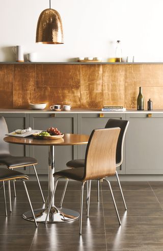 Copper splashback in a grey kitchen