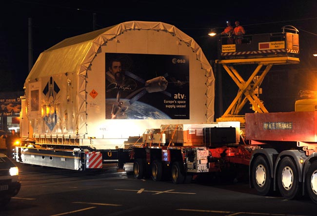 Europe Sends Huge New Robot Space Freighter to Launch Site