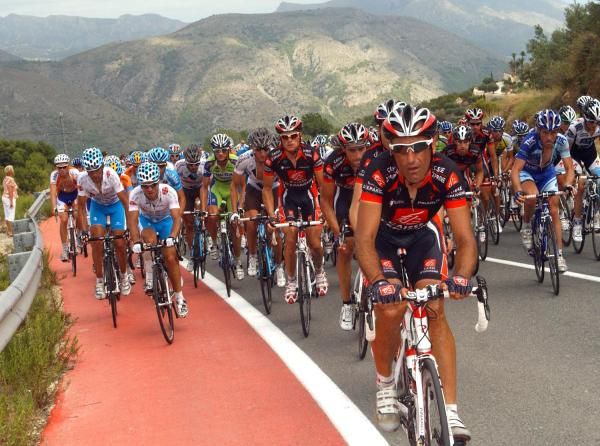 Caisse d'Epargne was present at the front all day.