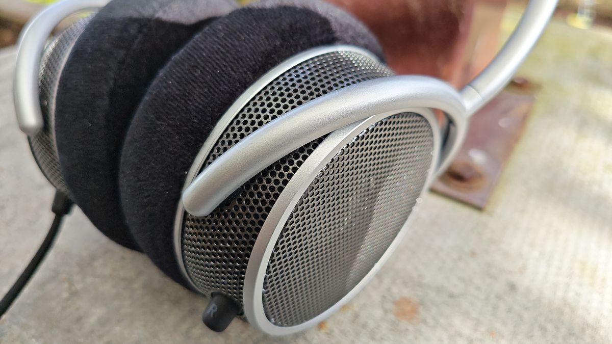 Grell OAE2 headphones.