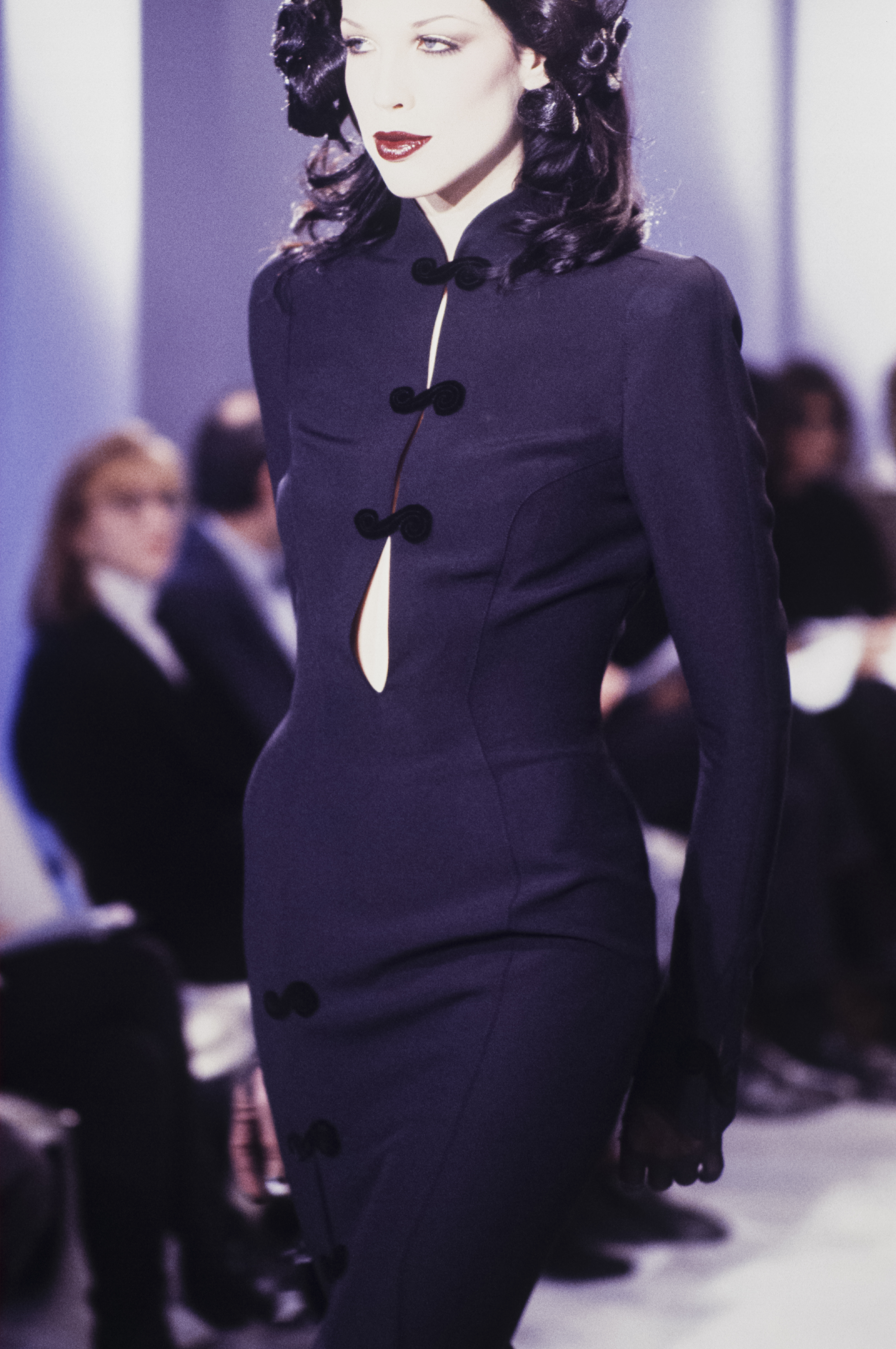 A model walks the runway at the Thierry Mugler Ready to Wear Fall/Winter 1993-1994 fashion show during the Paris Fashion Week in March, 1993 in Paris, France