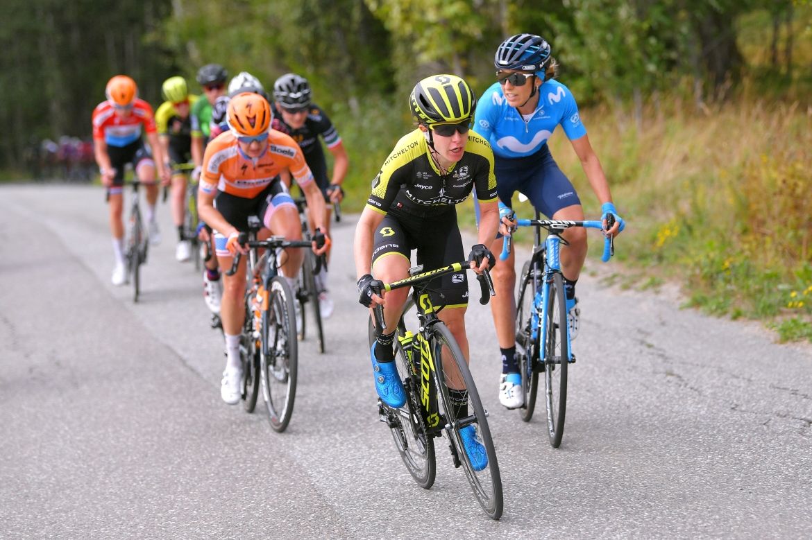 Amanda Spratt (Mitchelton-Scott) attacks