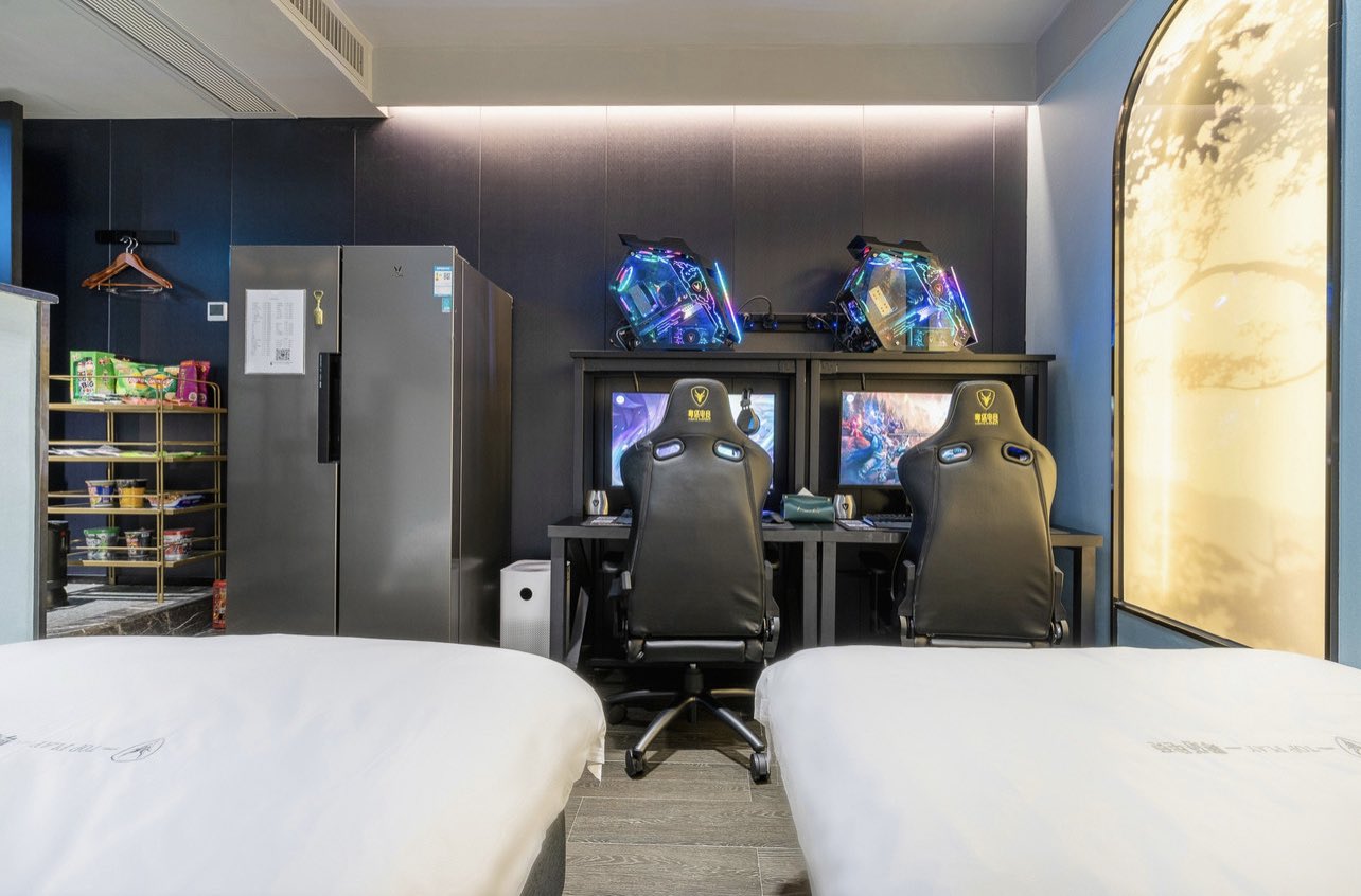 Hotel Game Room: Esports Entertainment for Guests