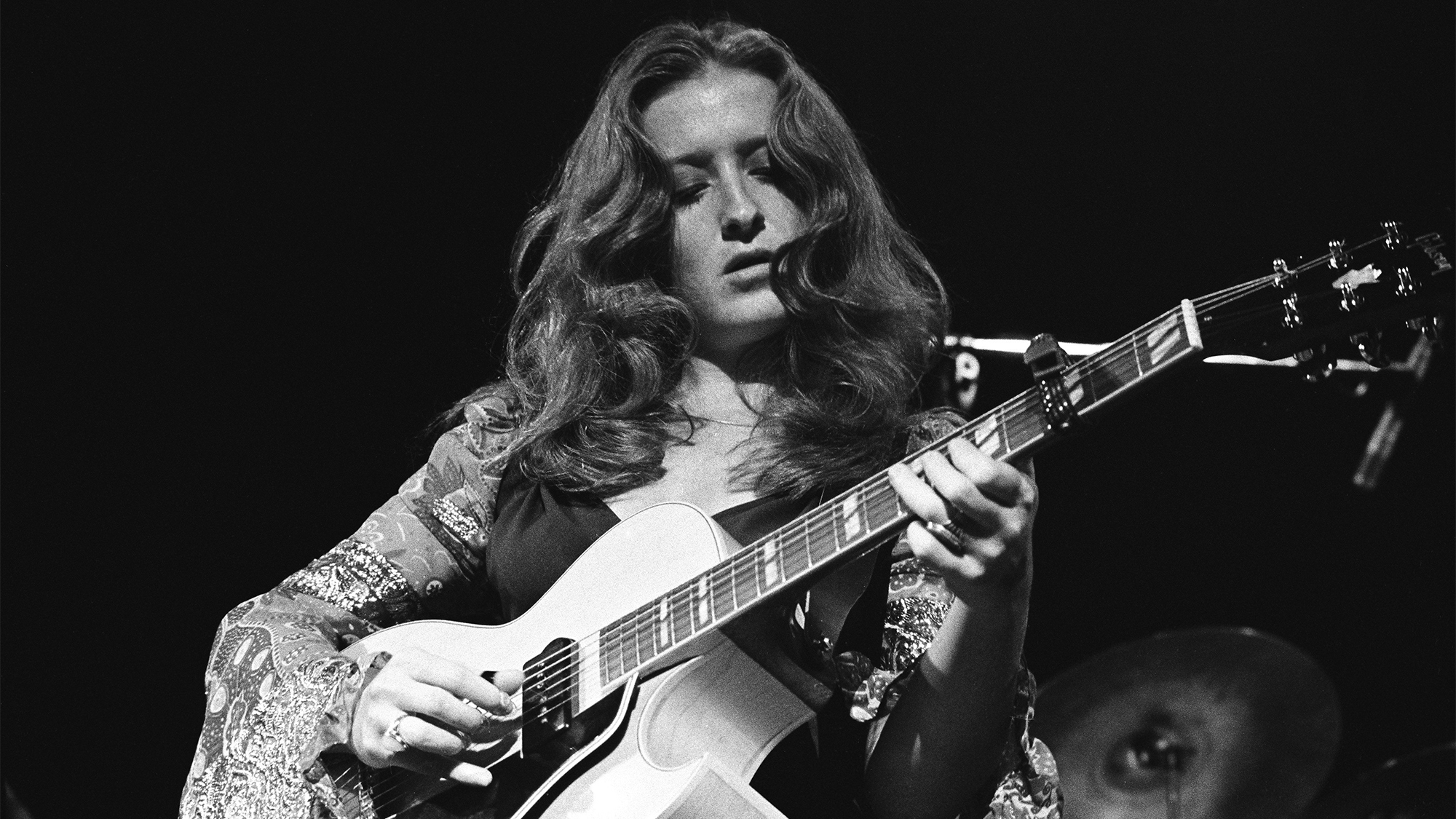 Bonnie Raitt performs live in 1977 in San Francisco, California.
