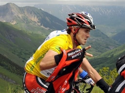 Valverde adds another layer on the chilly ascent.